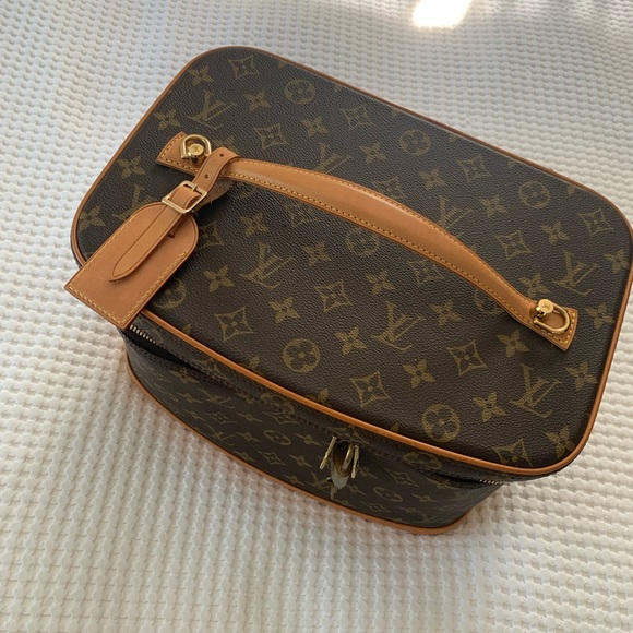 Louis Vuitton Monogram Vanity Nice Case - Picture 8 of 15
